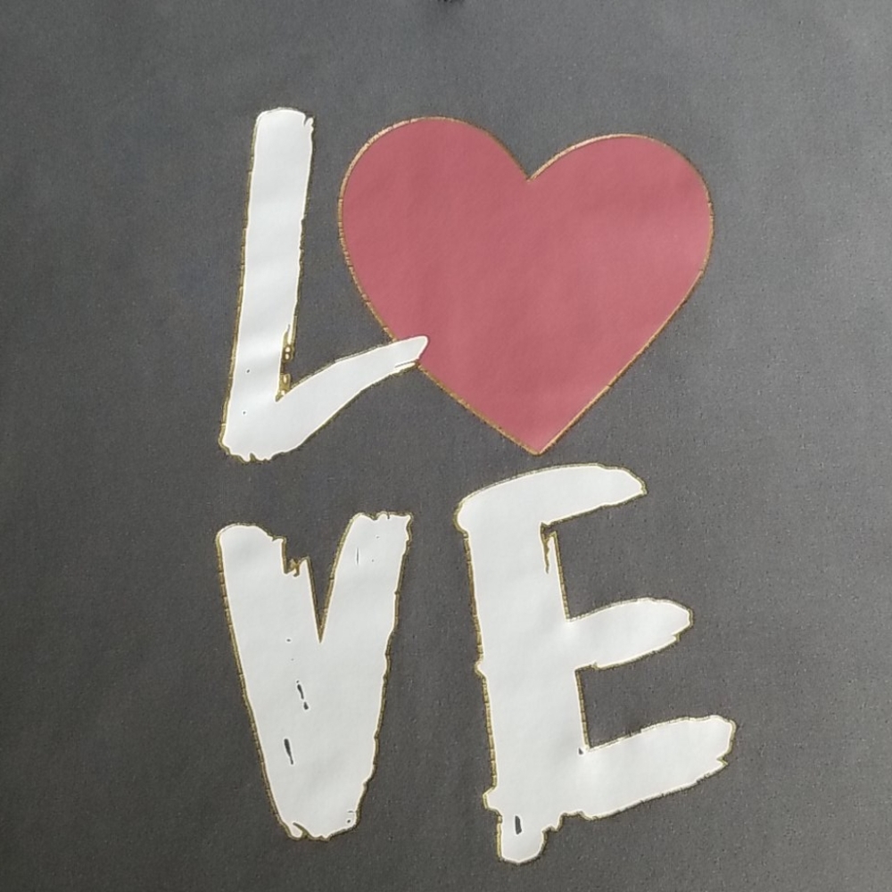 No Boundaries Medium Gray with Pink Heart "Love" Short Sleeve V-Neck T-shirt - Picture 4 of 4